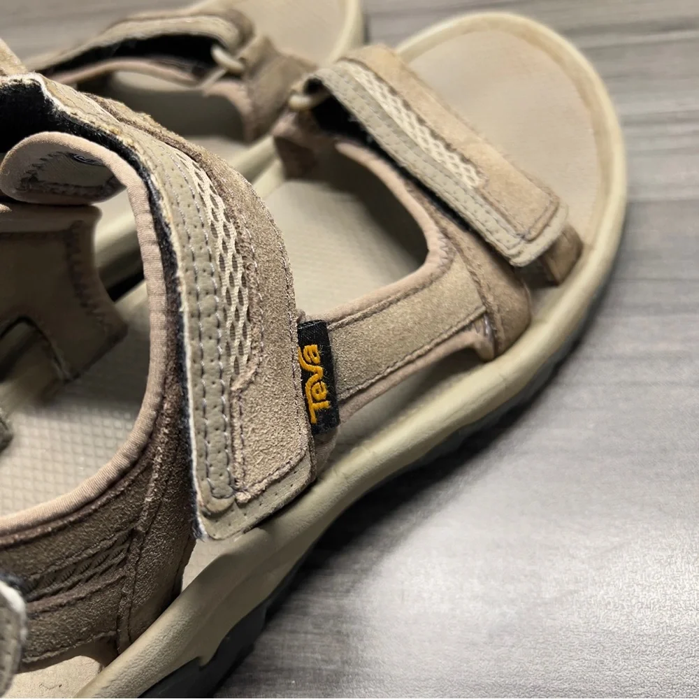 TEVA Men’s Outdoor Sandal size 11 Tan Straps